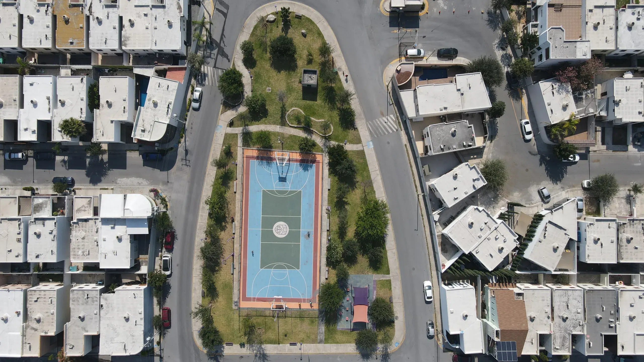 Vista aérea de una comunidad residencial organizada Vista aérea de una comunidad residencial organizada